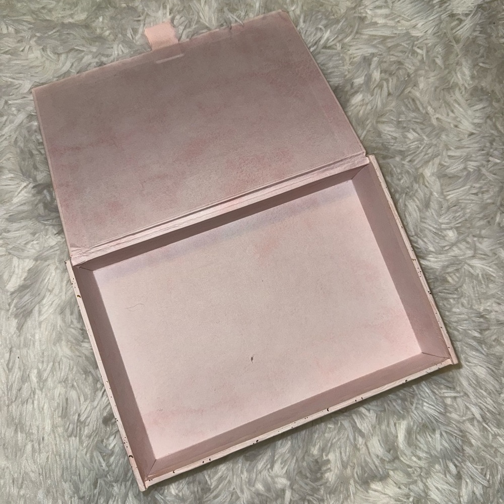 Mini Heart Box - Picture 2 of 2